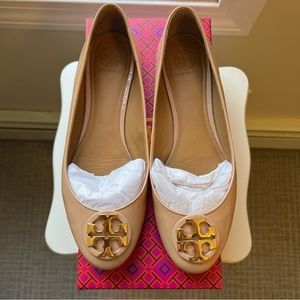 Tory Burch Claire Ballet Flats, Patent Leather Sand / Gold, Size 8.5